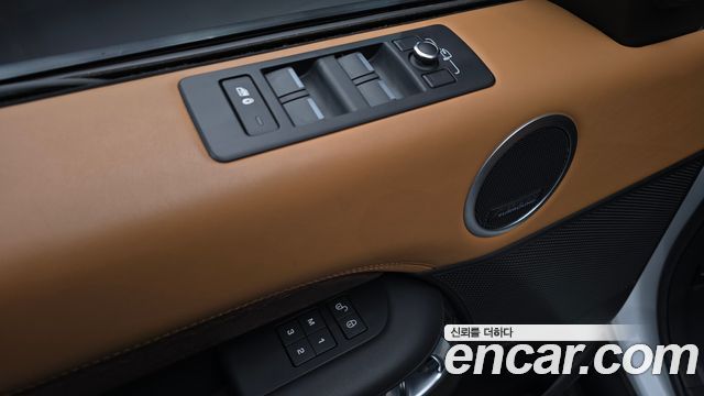 Land Rover Discovery 2018 — photo 34