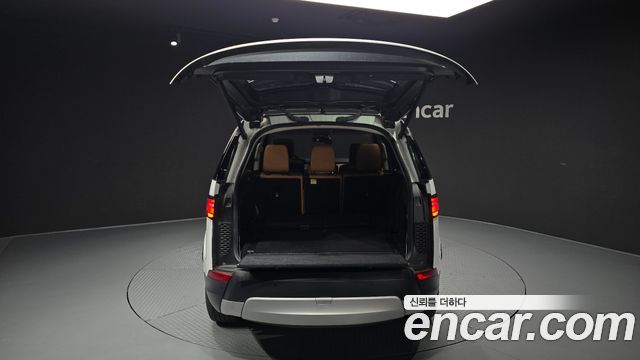 Land Rover Discovery 2018 — photo 37