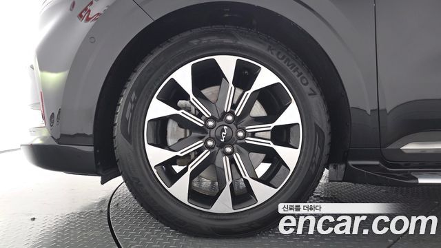 Kia Canival 2023 — photo 5
