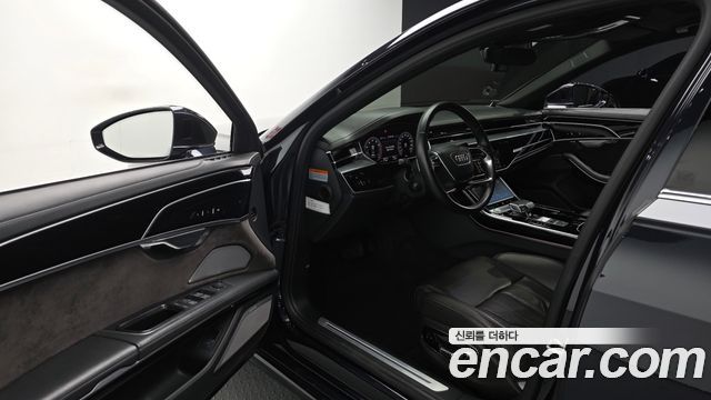 Audi A8 2020 — photo 13