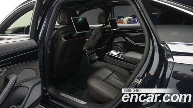 Audi A8 2020 — photo 17
