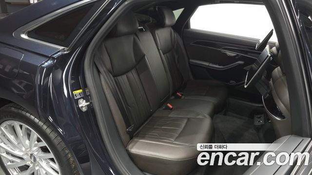 Audi A8 2020 — photo 18