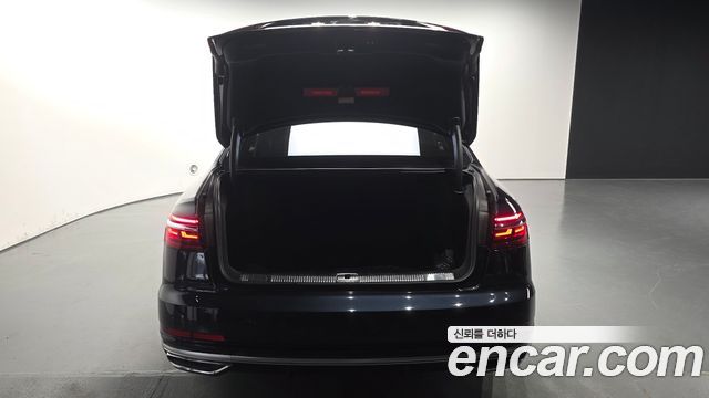 Audi A8 2020 — photo 26
