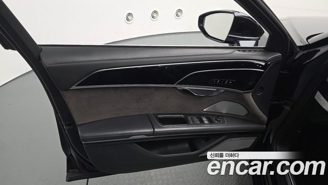 Audi A8 2020 — photo 14