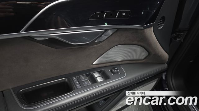 Audi A8 2020 — photo 29