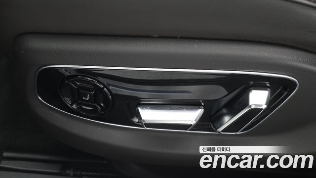 Audi A8 2020 — photo 35