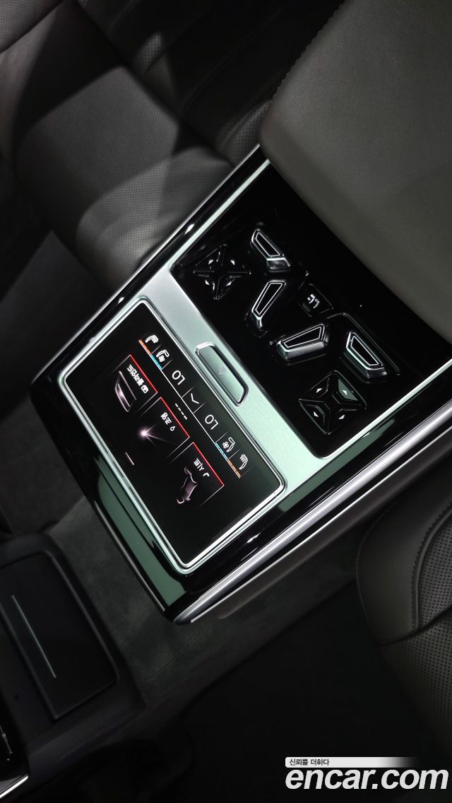 Audi A8 2020 — photo 36