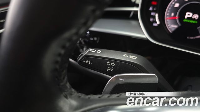 Audi A8 2020 — photo 38