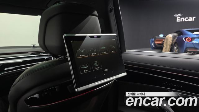 Audi A8 2020 — photo 39