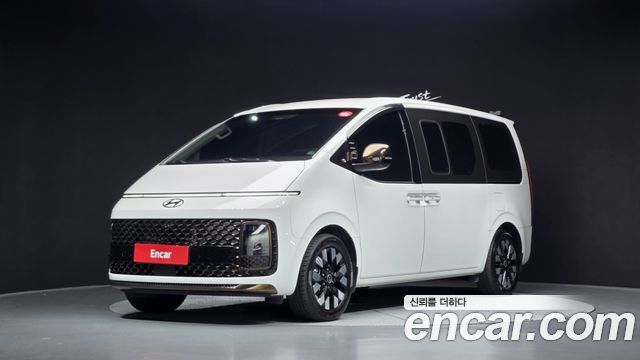 Hyundai Staria 2025 — photo 1