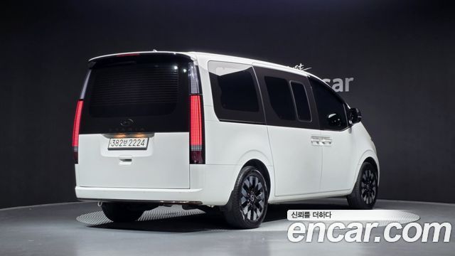Hyundai Staria 2025 — photo 2