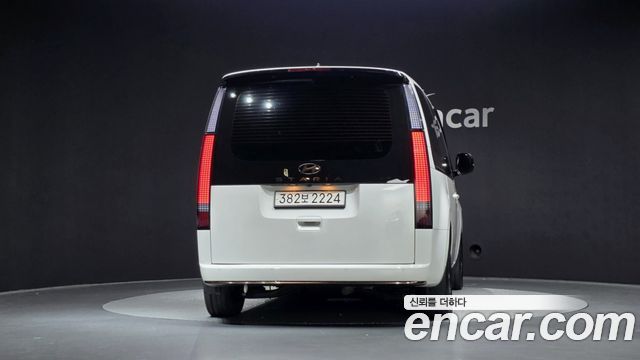 Hyundai Staria 2025 — photo 4