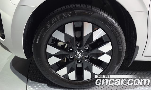 Hyundai Staria 2025 — photo 5