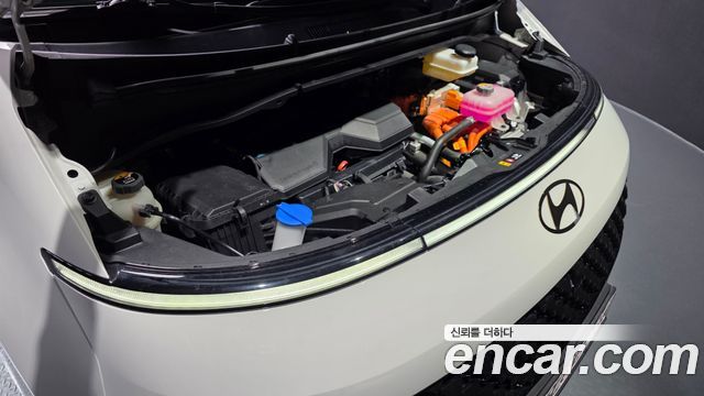 Hyundai Staria 2025 — photo 6