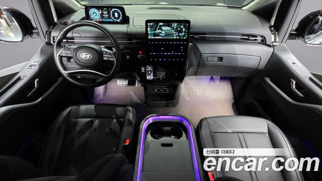 Hyundai Staria 2025 — photo 10