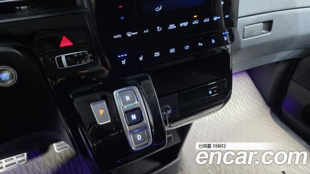 Hyundai Staria 2025 — photo 12