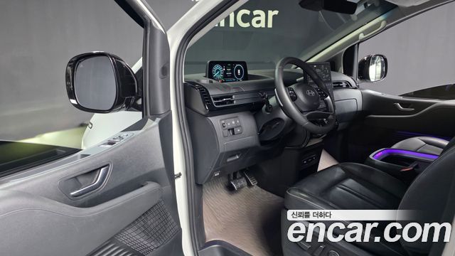 Hyundai Staria 2025 — photo 13