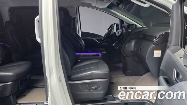 Hyundai Staria 2025 — photo 17