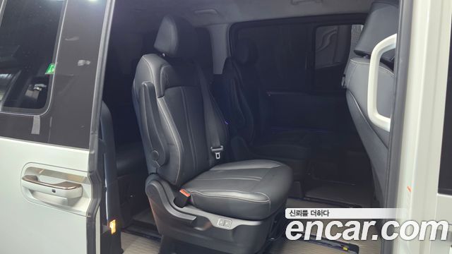 Hyundai Staria 2025 — photo 18