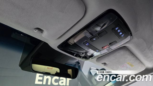 Hyundai Staria 2025 — photo 24
