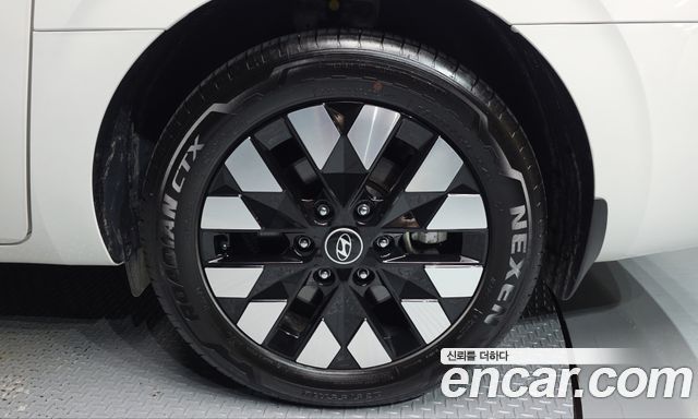 Hyundai Staria 2025 — photo 7