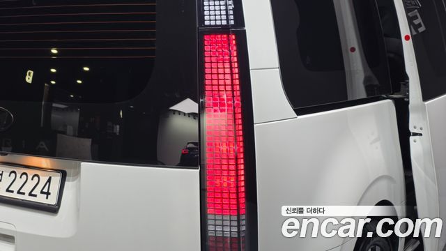 Hyundai Staria 2025 — photo 9