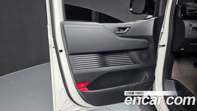 Hyundai Staria 2025 — photo 14