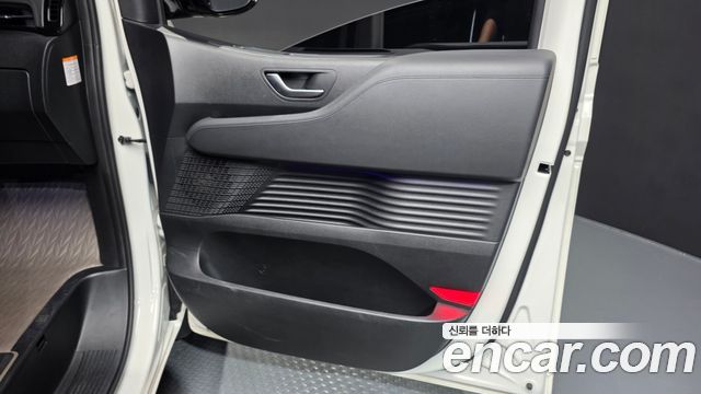 Hyundai Staria 2025 — photo 15