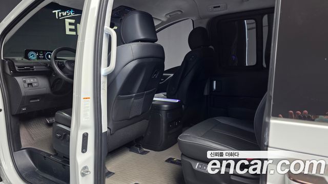 Hyundai Staria 2025 — photo 16