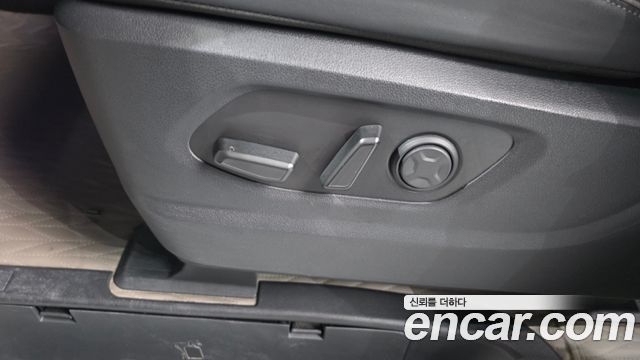 Hyundai Staria 2025 — photo 31