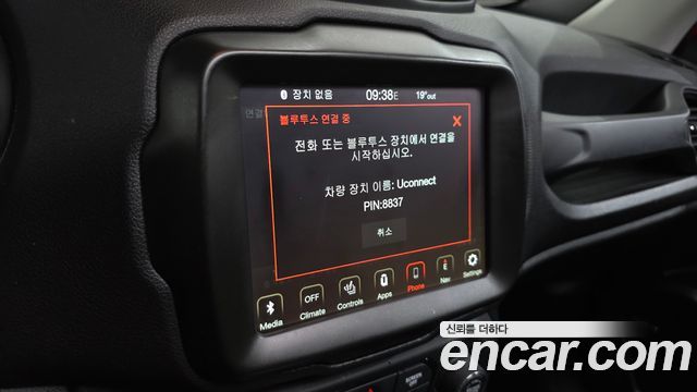 Jeep Renegade 2021 — photo 32
