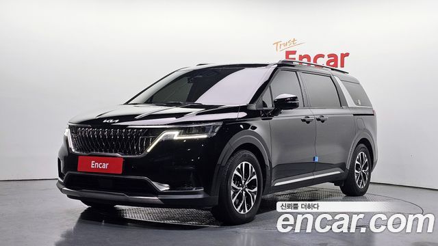 Kia Canival 2023 — photo 1