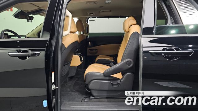 Kia Canival 2023 — photo 11