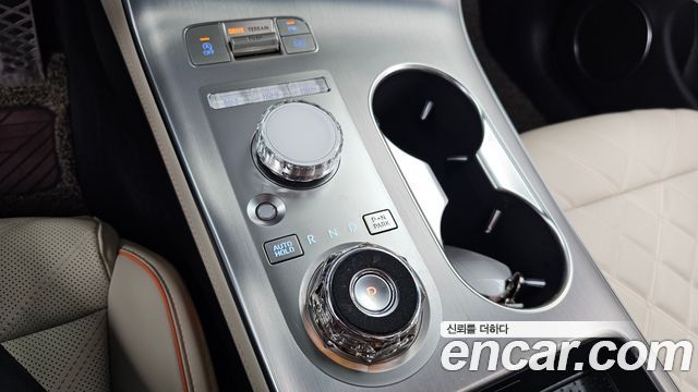 Genesis GV70 2025 — photo 9