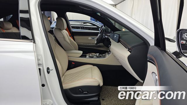 Genesis GV70 2025 — photo 11
