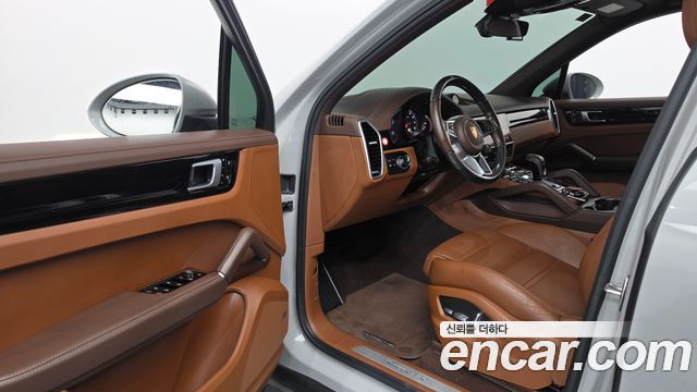Porsche Cayenne 2021 — photo 13
