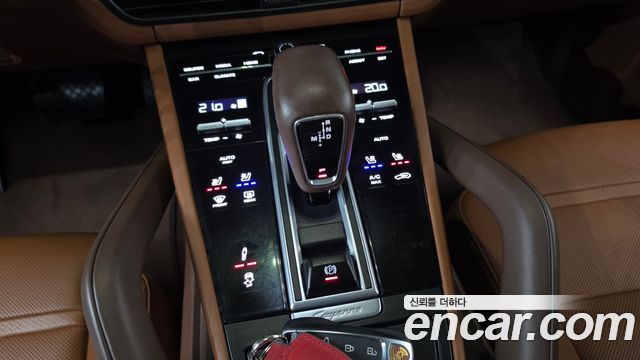 Porsche Cayenne 2021 — photo 24