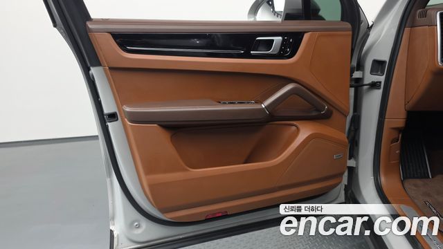 Porsche Cayenne 2021 — photo 14