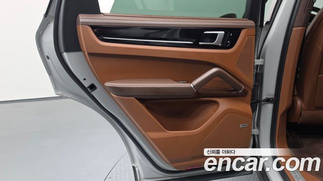 Porsche Cayenne 2021 — photo 15