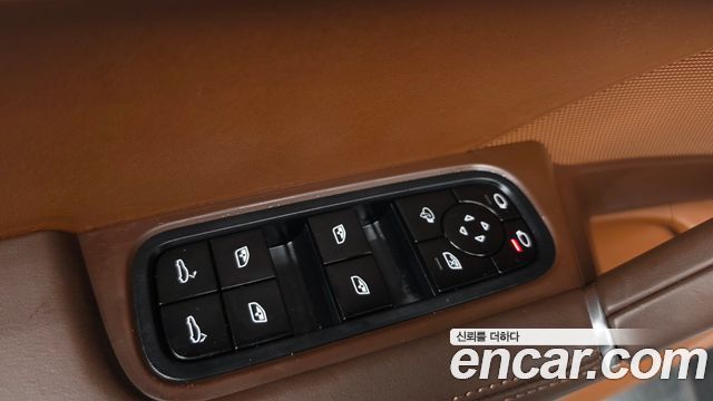 Porsche Cayenne 2021 — photo 27