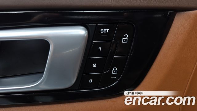 Porsche Cayenne 2021 — photo 28