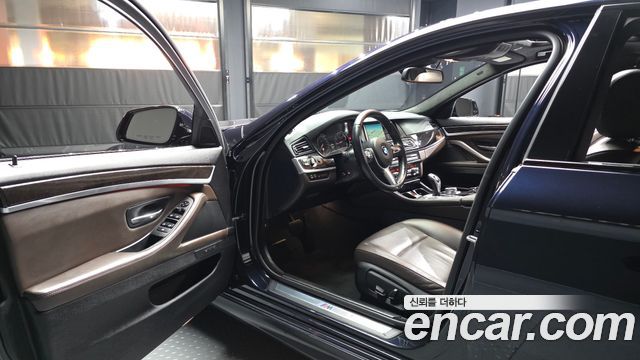 BMW 5-Series 2016 — photo 13