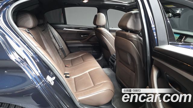 BMW 5-Series 2016 — photo 18