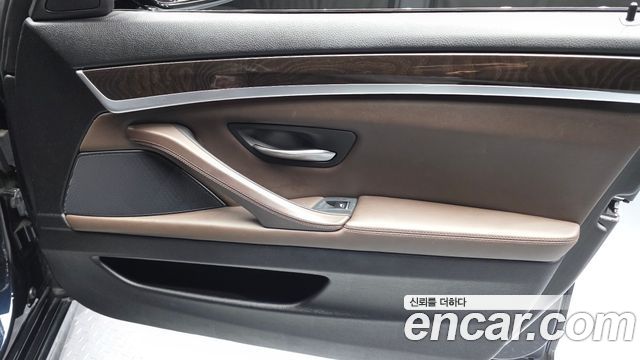 BMW 5-Series 2016 — photo 14