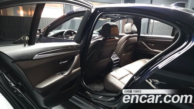 BMW 5-Series 2016 — photo 16