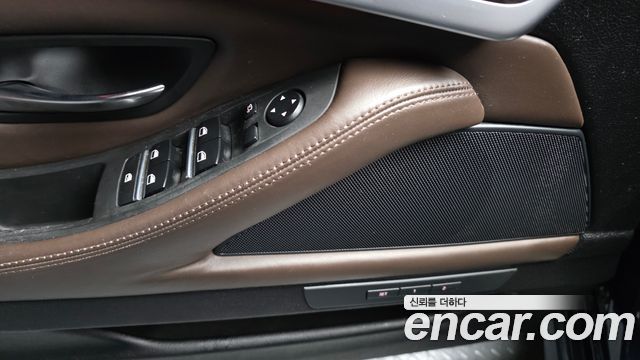 BMW 5-Series 2016 — photo 27
