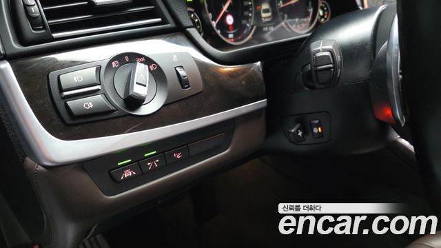 BMW 5-Series 2016 — photo 28