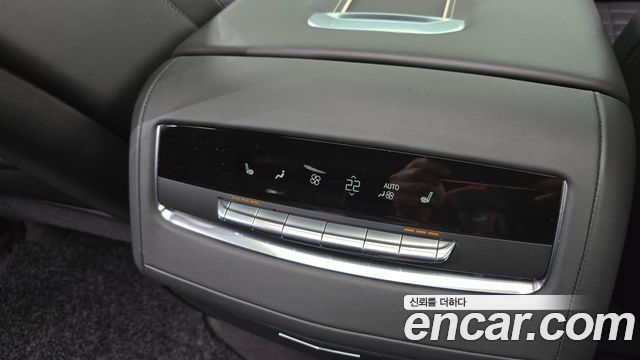 Cadillac Escalade 2021 — photo 34