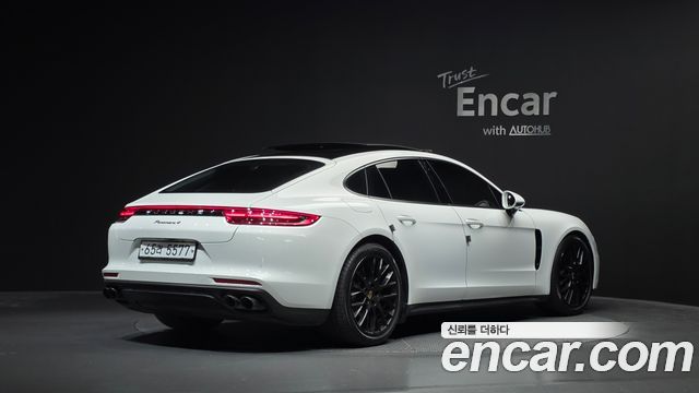Porsche Panamera 2018 — photo 2