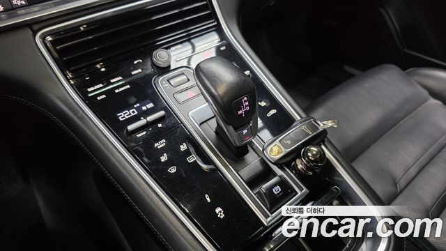 Porsche Panamera 2018 — photo 12